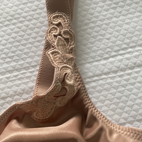 COPY - Chantelle Hedona Bra - Picture 2 of 4